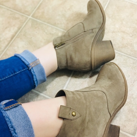 Chelsea Moreland Heeled ankle boots.🤩🙂 - Picture 5 of 7